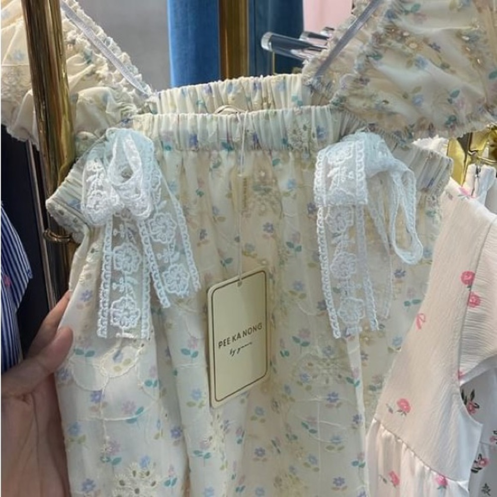 BNWT Eyelet floral lace embroidered cutie square neck top